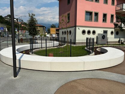 Monolitica curva #1
